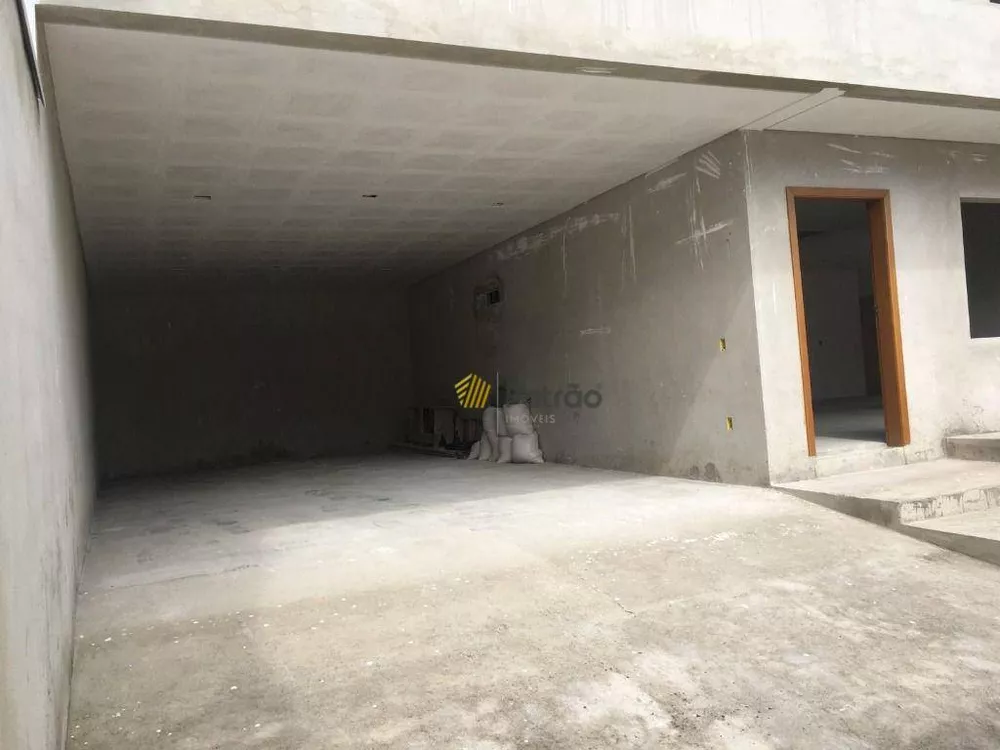 Sobrado à venda com 4 quartos, 319m² - Foto 2