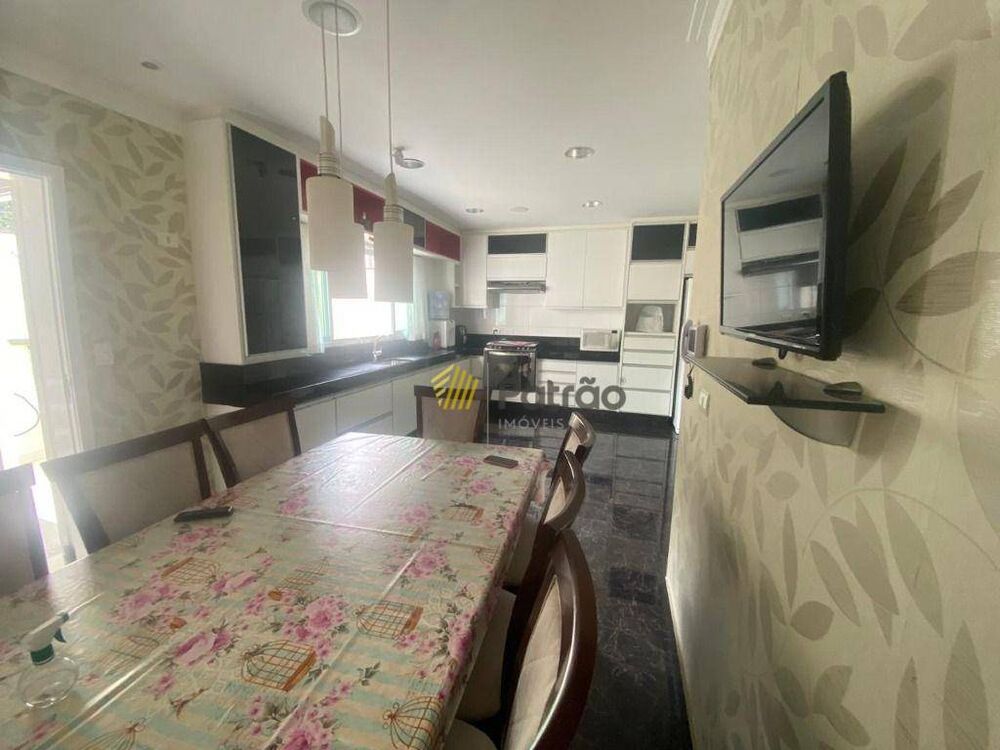 Sobrado, 3 quartos, 274 m² - Foto 1