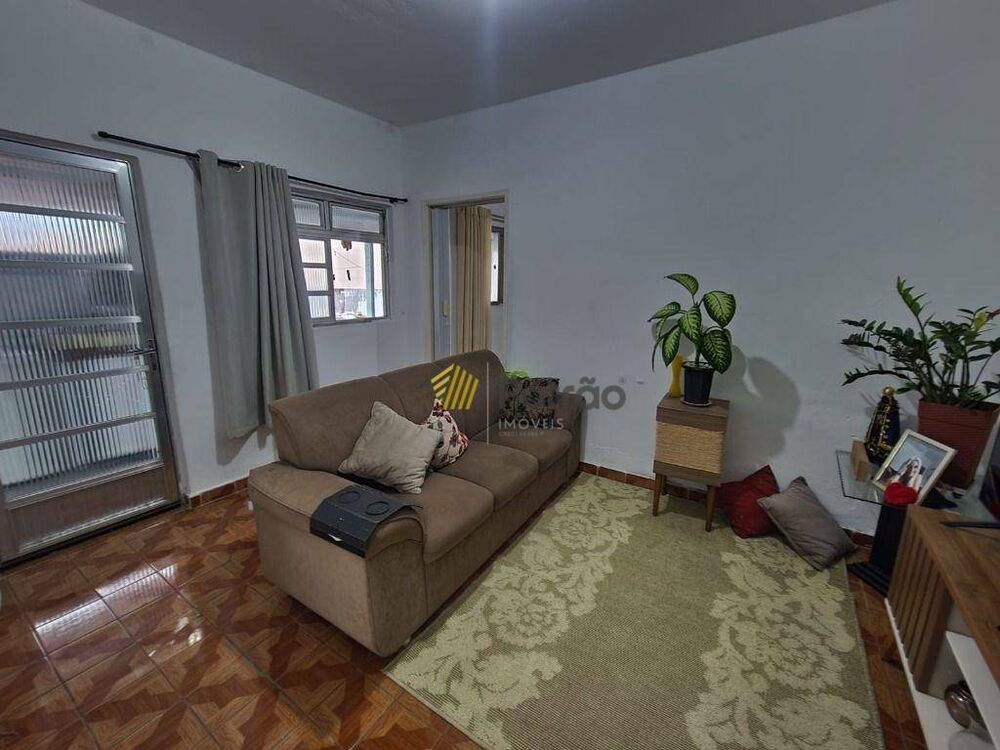 Casa à venda com 3 quartos, 159m² - Foto 1