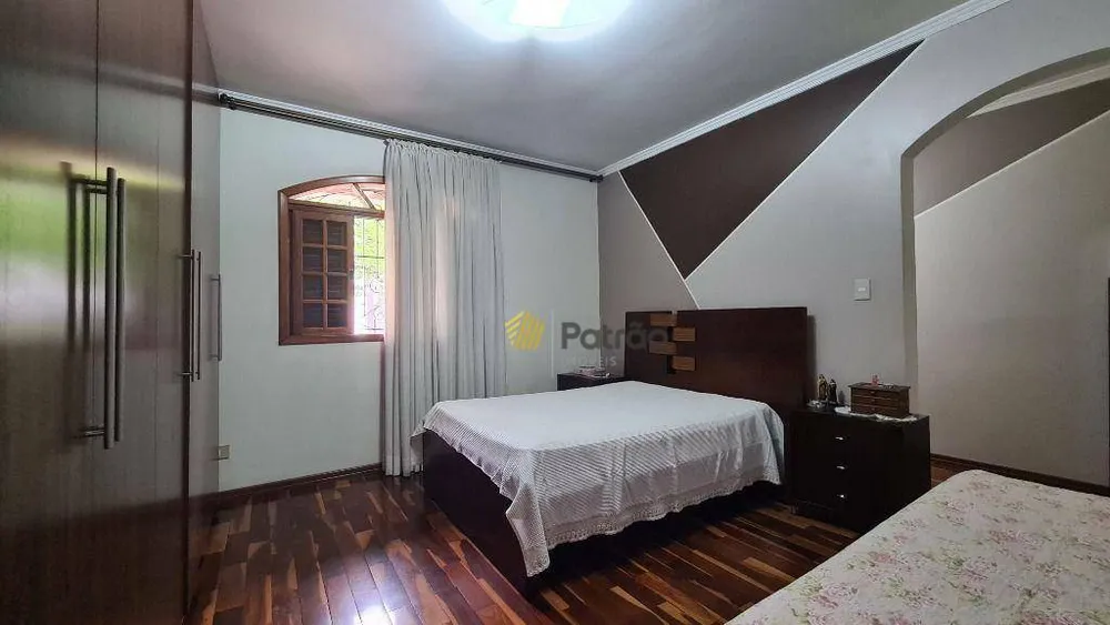 Casa, 5 quartos, 307 m² - Foto 1