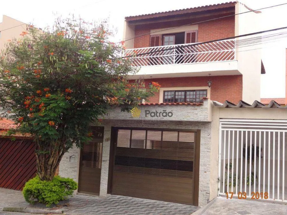 Sobrado, 3 quartos, 244 m² - Foto 1