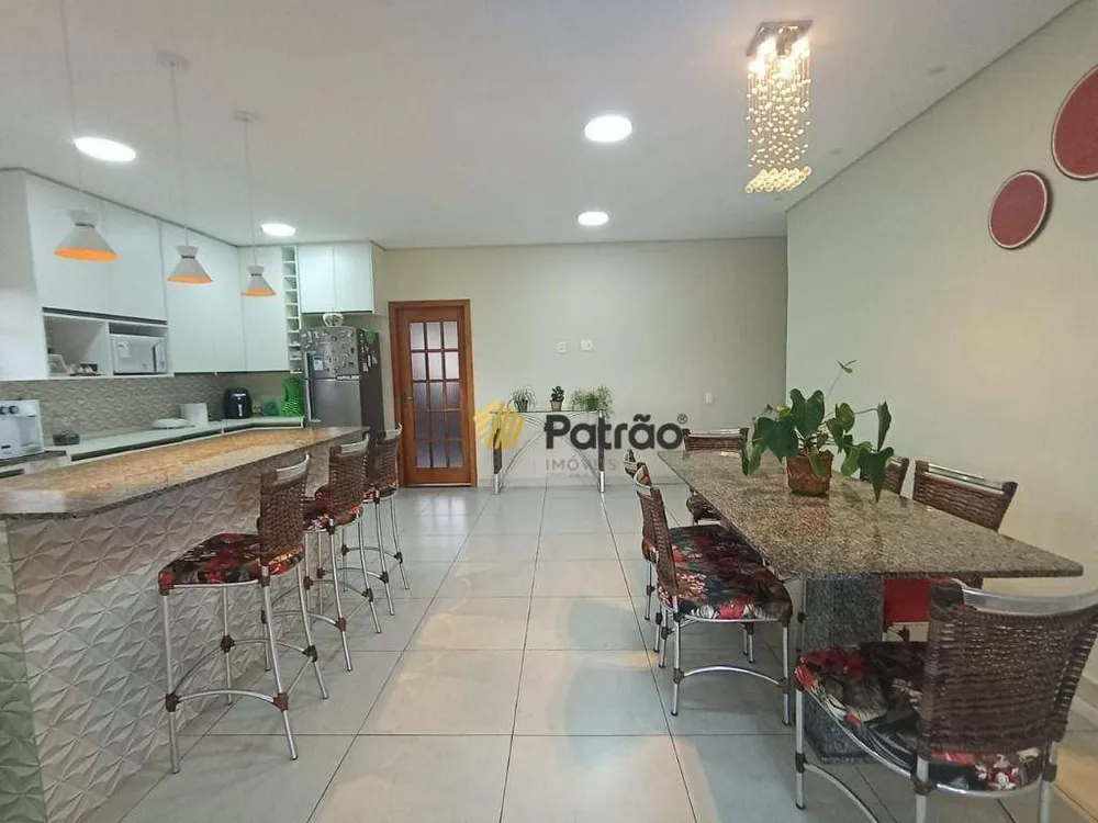 Casa, 3 quartos, 361 m² - Foto 1