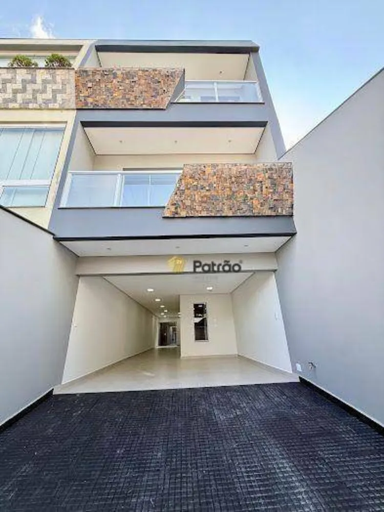 Sobrado, 3 quartos, 263 m² - Foto 1