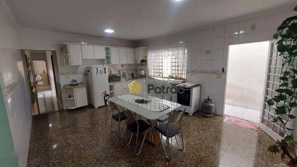 Casa, 3 quartos, 210 m² - Foto 9
