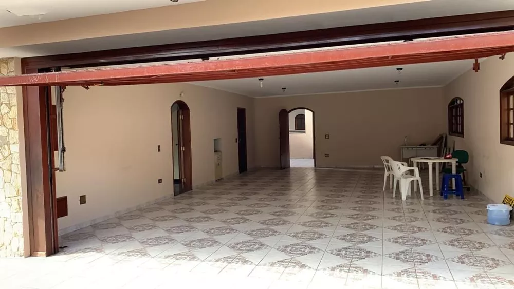 Casa à venda com 4 quartos, 609m² - Foto 2