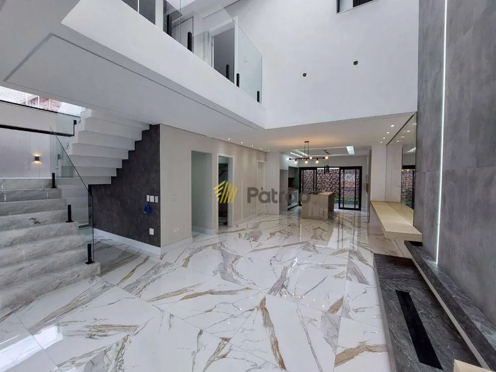 Sobrado, 3 quartos, 330 m² - Foto 1