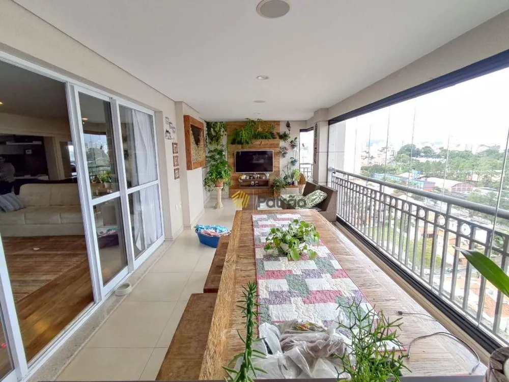 Apartamento, 3 quartos, 242 m² - Foto 2