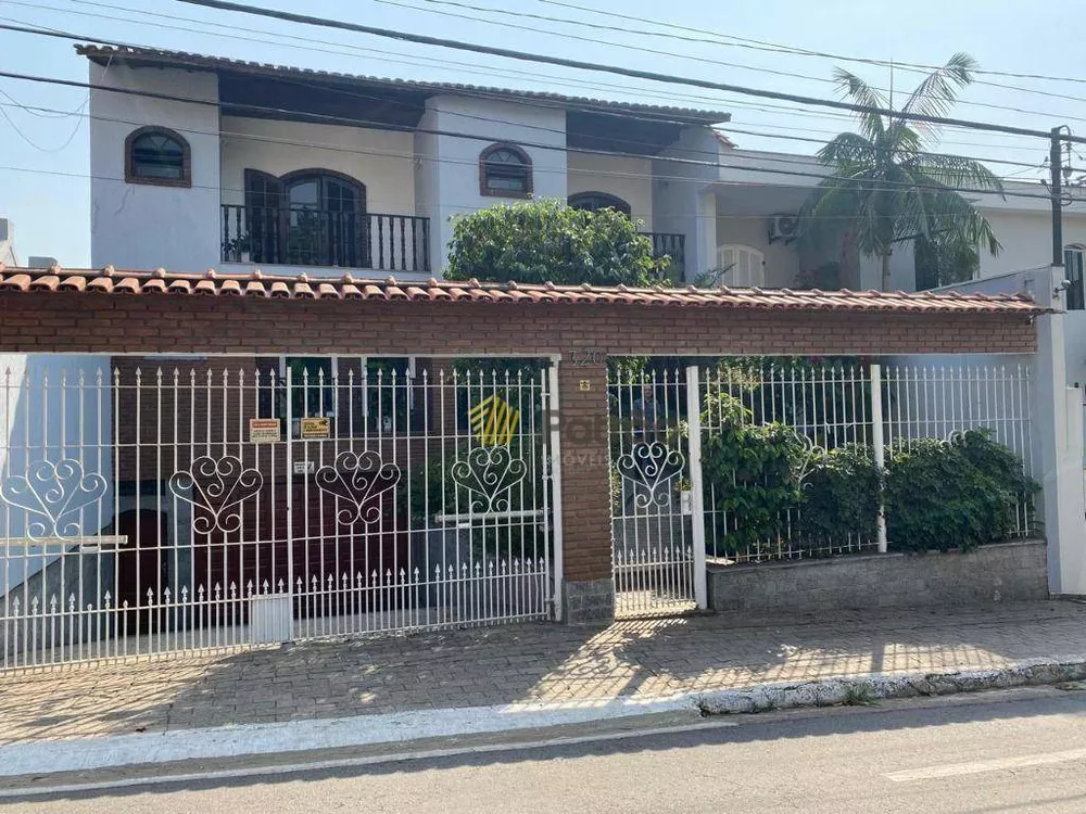 Sobrado à venda e aluguel com 4 quartos, 586m² - Foto 1