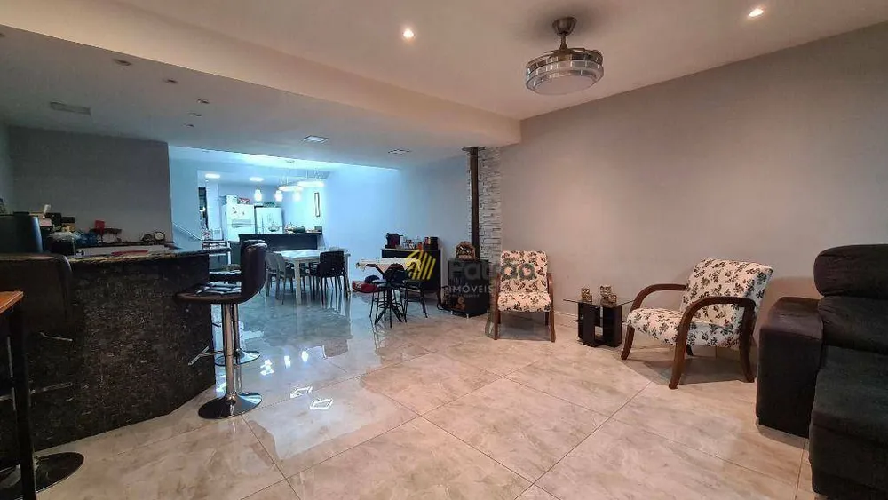 Sobrado, 5 quartos, 306 m² - Foto 1