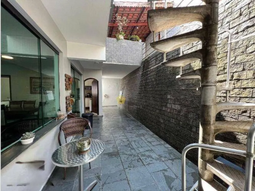 Sobrado, 5 quartos, 310 m² - Foto 1