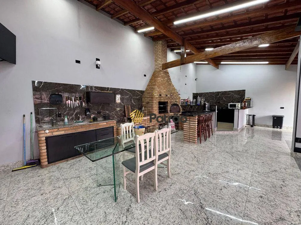 Sobrado, 3 quartos, 356 m² - Foto 1