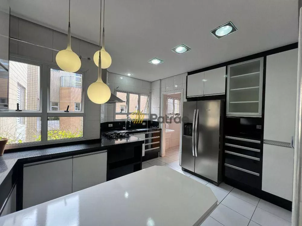 Cobertura, 3 quartos, 237 m² - Foto 2