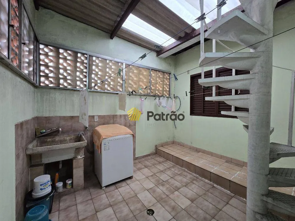 Sobrado, 3 quartos, 214 m² - Foto 2
