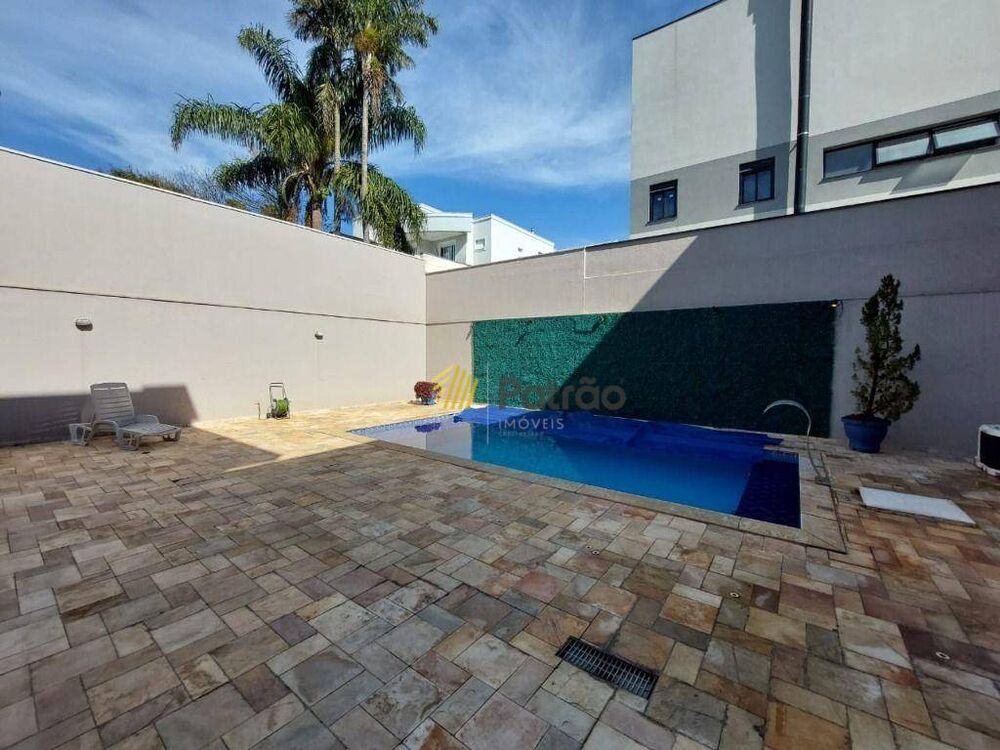 Casa de Condomínio à venda com 5 quartos, 452m² - Foto 2