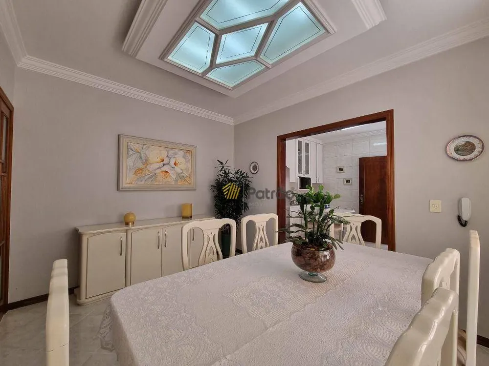 Sobrado, 4 quartos, 253 m² - Foto 1