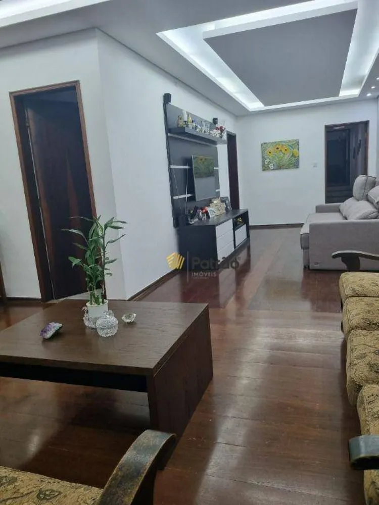 Casa, 4 quartos, 222 m² - Foto 1