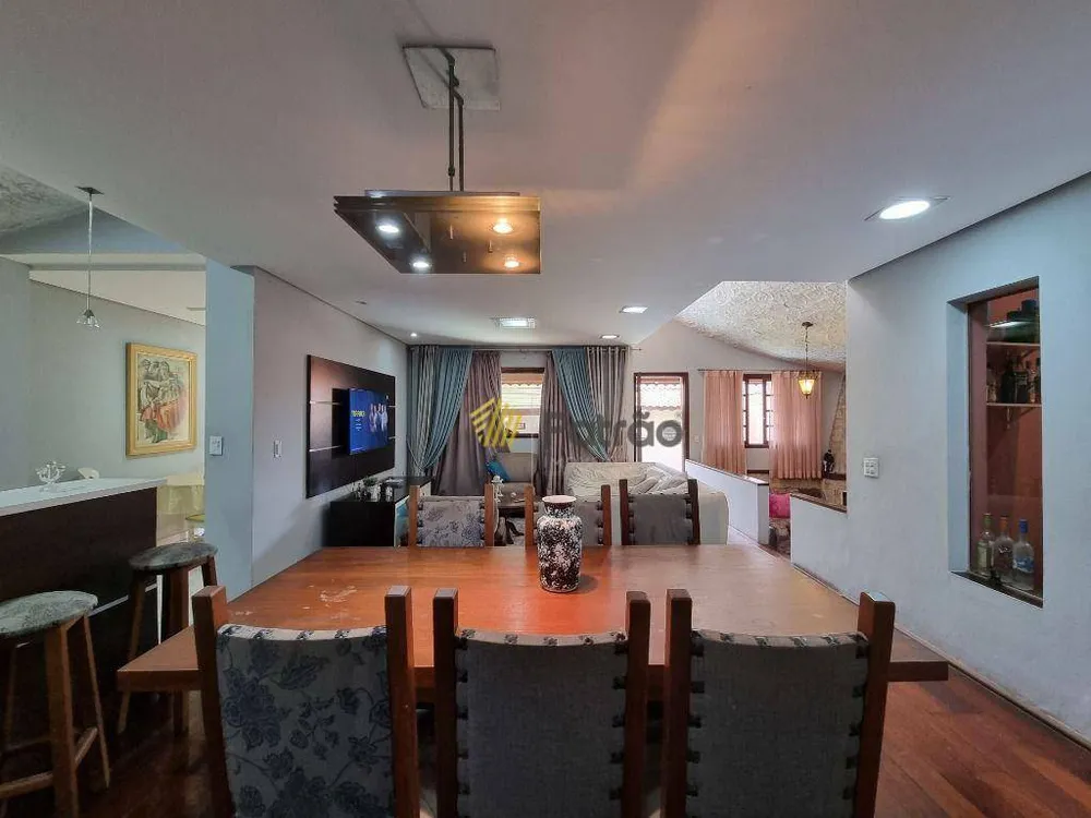 Sobrado, 4 quartos, 388 m² - Foto 1