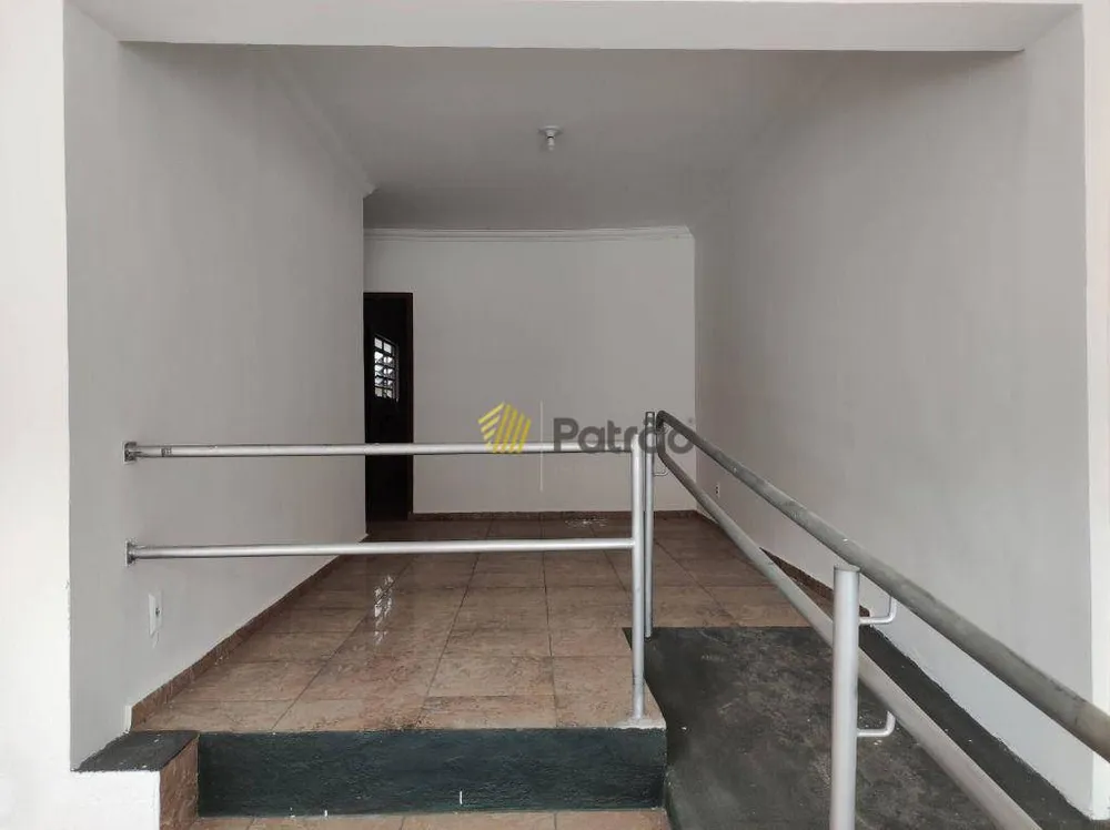 Sobrado, 4 quartos, 236 m² - Foto 2
