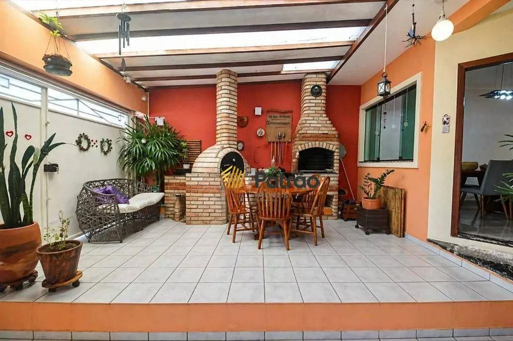Sobrado, 3 quartos, 182 m² - Foto 1