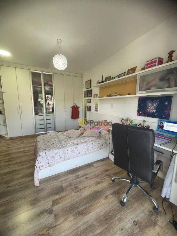 Casa de Condomínio à venda com 5 quartos, 542m² - Foto 2