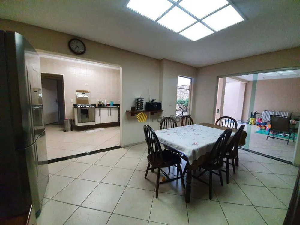 Casa, 4 quartos, 255 m² - Foto 1