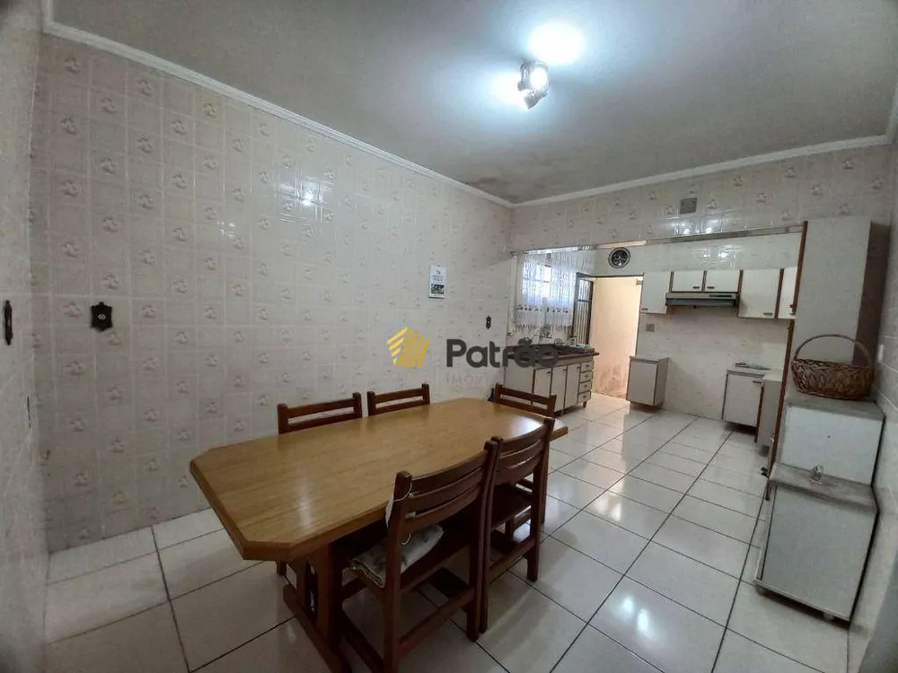 Casa, 3 quartos, 257 m² - Foto 1