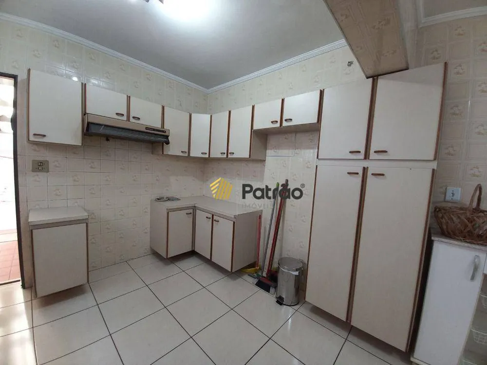 Casa, 3 quartos, 257 m² - Foto 2