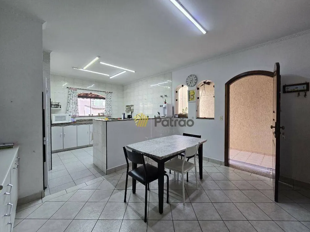 Sobrado, 4 quartos, 354 m² - Foto 1