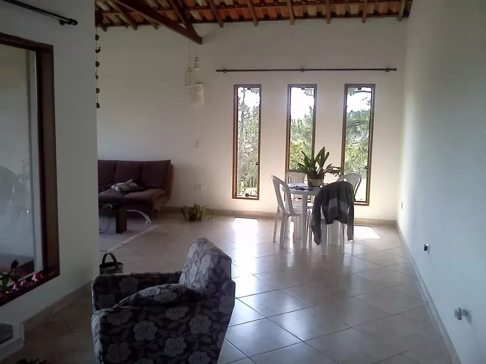 Casa à venda com 3 quartos, 220m² - Foto 3