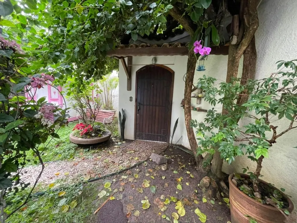 Sobrado, 3 quartos, 242 m² - Foto 1
