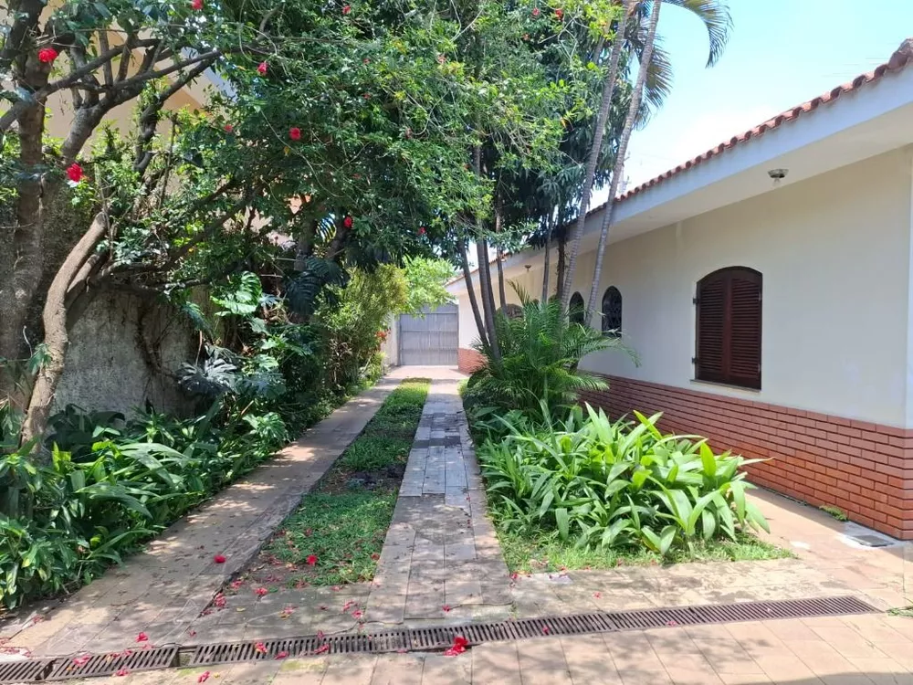 Casa à venda com 3 quartos, 180m² - Foto 1