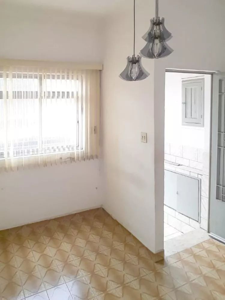 Casa à venda com 2 quartos, 70m² - Foto 4