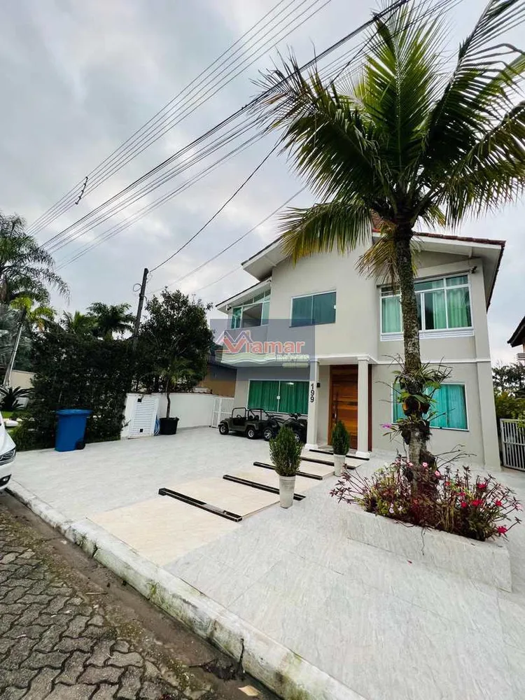 Casa, 6 quartos, 210 m² - Foto 1