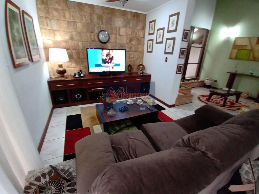 Casa à venda com 4 quartos, 320m² - Foto 2