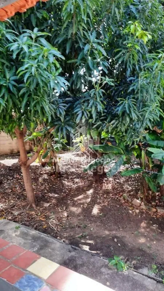 Casa, 4 quartos, 230 m² - Foto 1