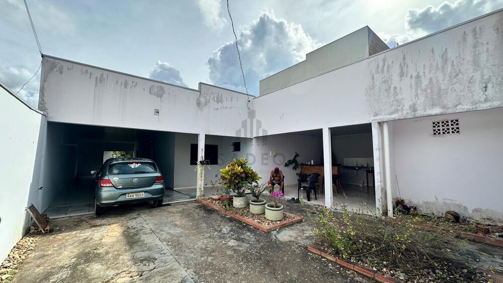 Casa à venda com 2 quartos, 300m² - Foto 1