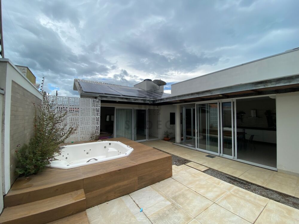 Casa à venda com 2 quartos, 181m² - Foto 3