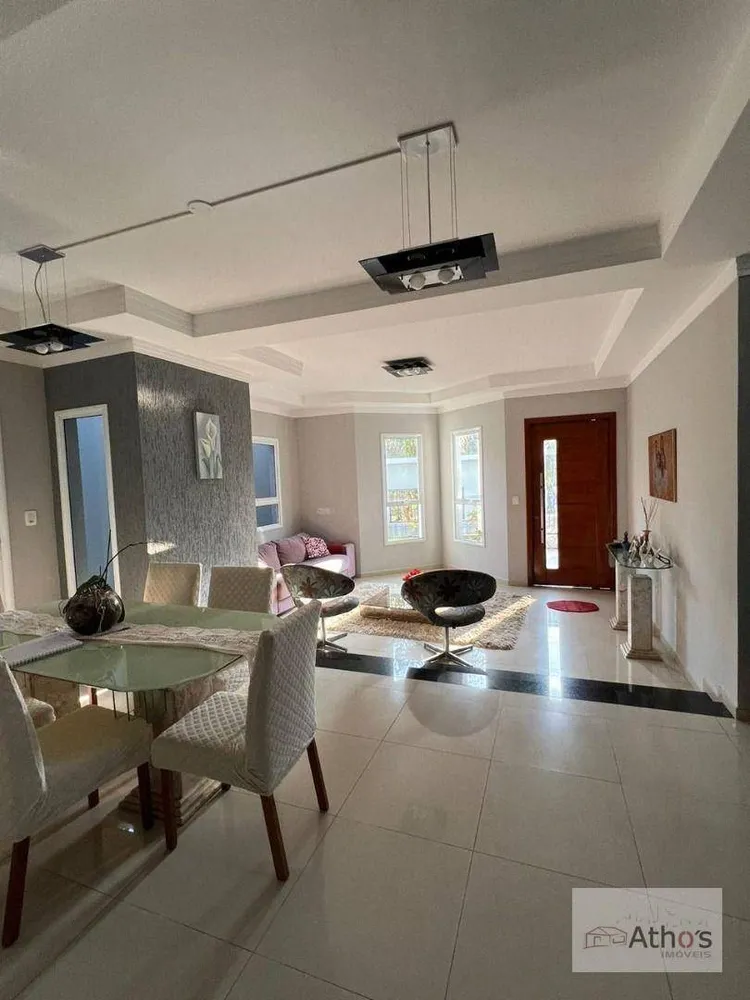 Sobrado, 3 quartos, 240 m² - Foto 1