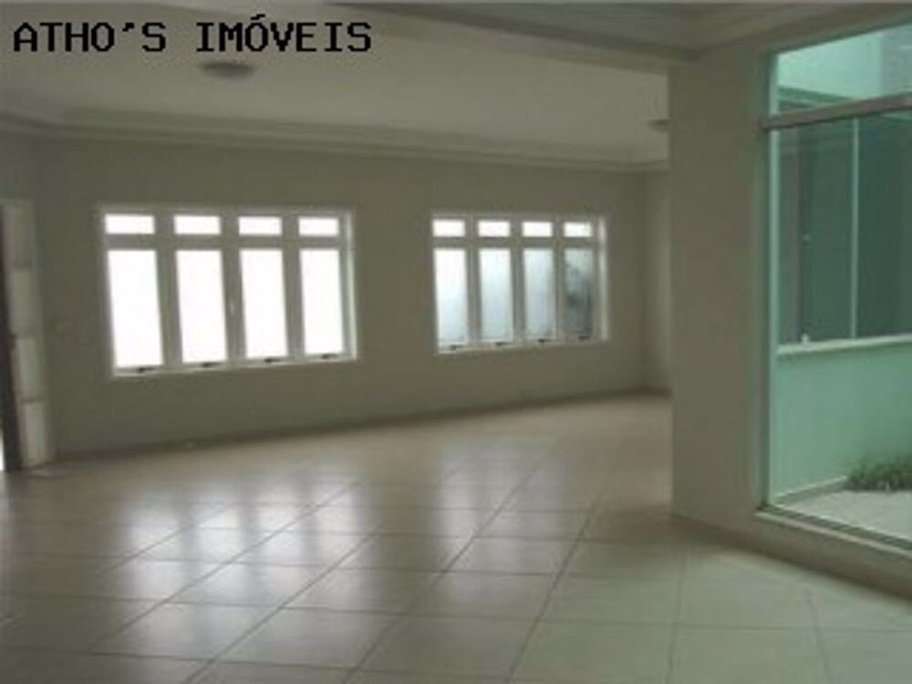 Casa à venda com 3 quartos, 200m² - Foto 2