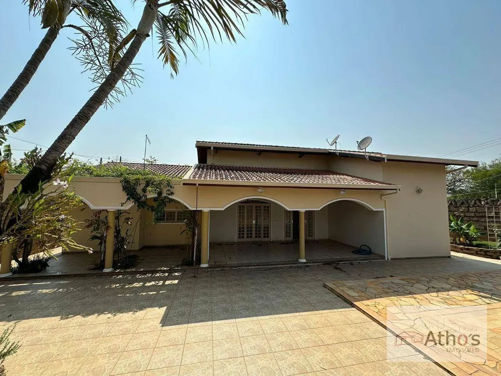 Chácara, 3 quartos, 1022 m² - Foto 1