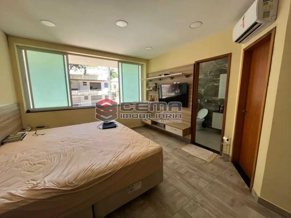 Casa, 4 quartos, 228 m² - Foto 1