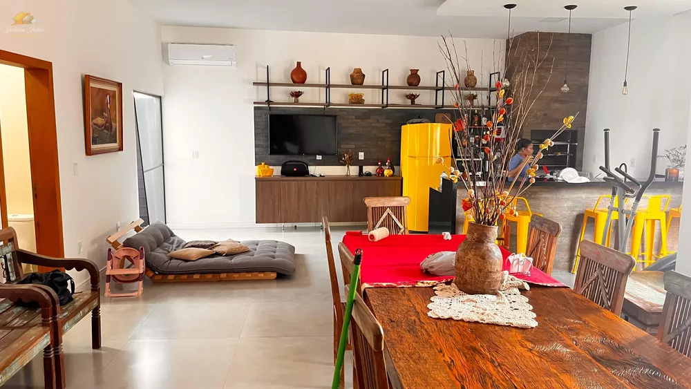Casa, 4 quartos, 240 m² - Foto 1