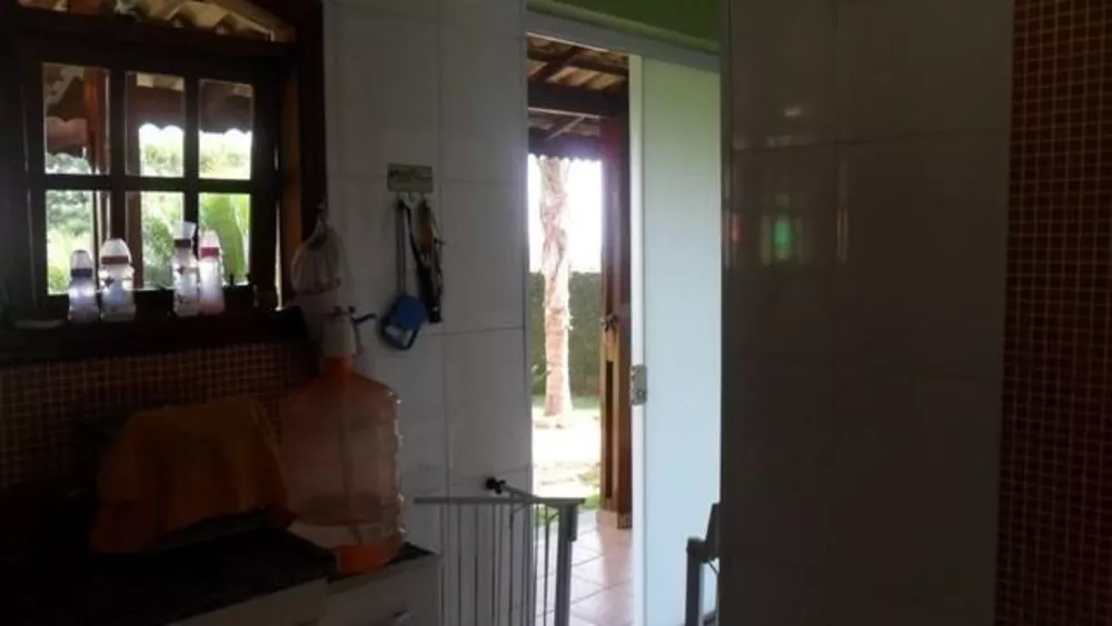 Casa à venda com 3 quartos, 210m² - Foto 2