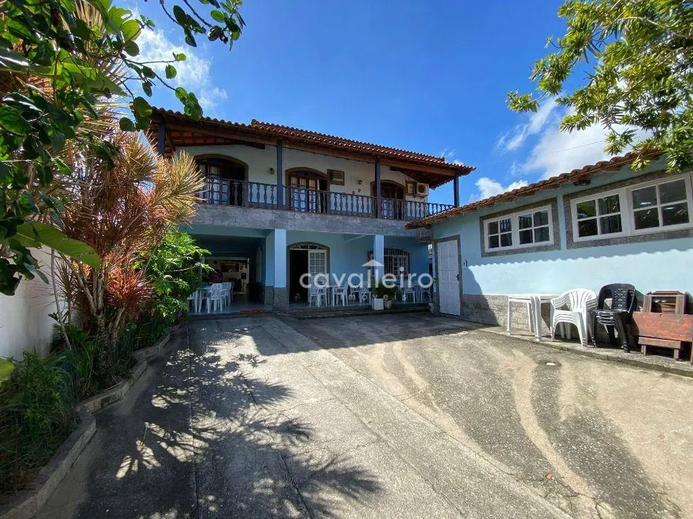 Casa, 6 quartos, 242 m² - Foto 1