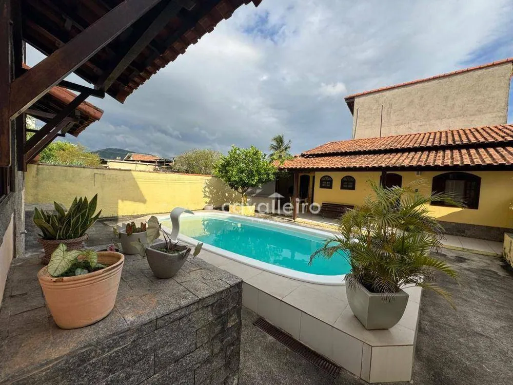 Casa, 4 quartos, 222 m² - Foto 1