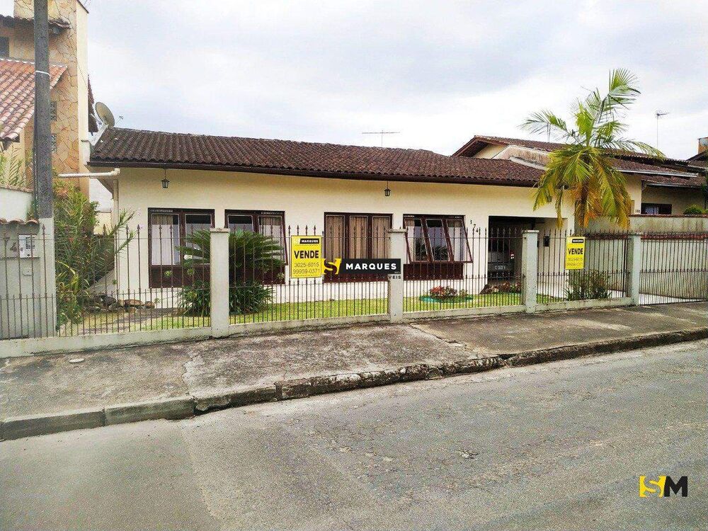 Casa à venda com 4 quartos, 225m² - Foto 1