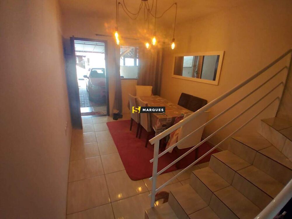 Casa à venda com 2 quartos, 66m² - Foto 1