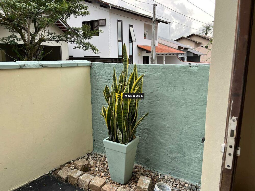 Casa para alugar com 2 quartos, 130m² - Foto 2