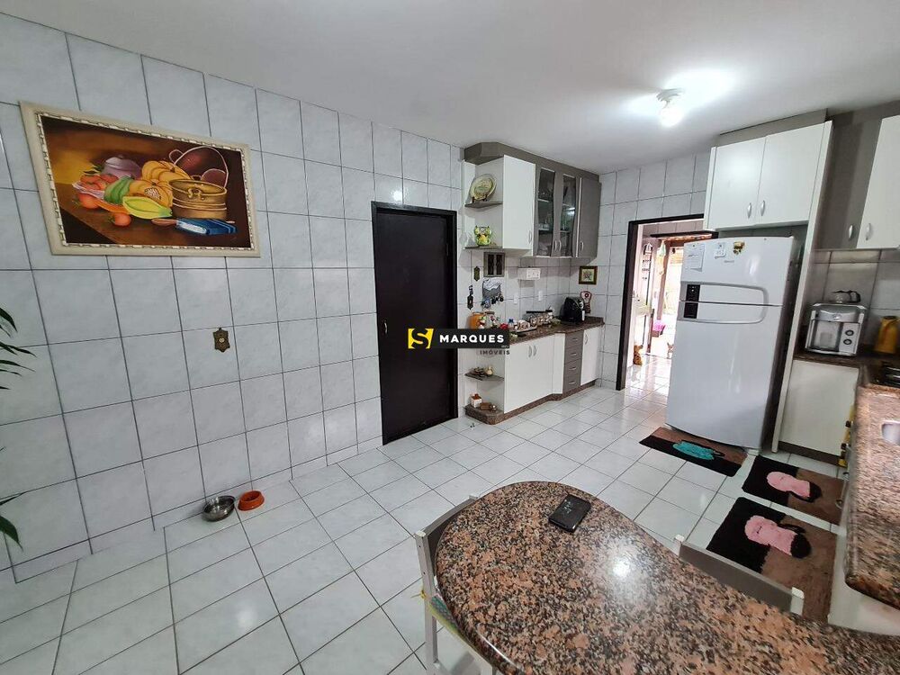 Casa à venda com 2 quartos, 158m² - Foto 4