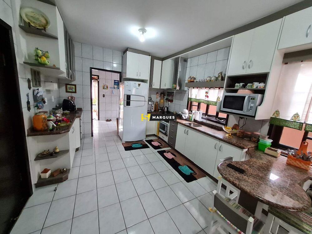 Casa à venda com 2 quartos, 158m² - Foto 3